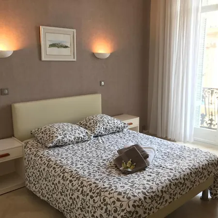 Two-bedroom Felix Faure - 40a *