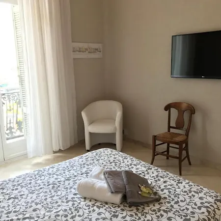 Two-bedroom Felix Faure - 40a Канны